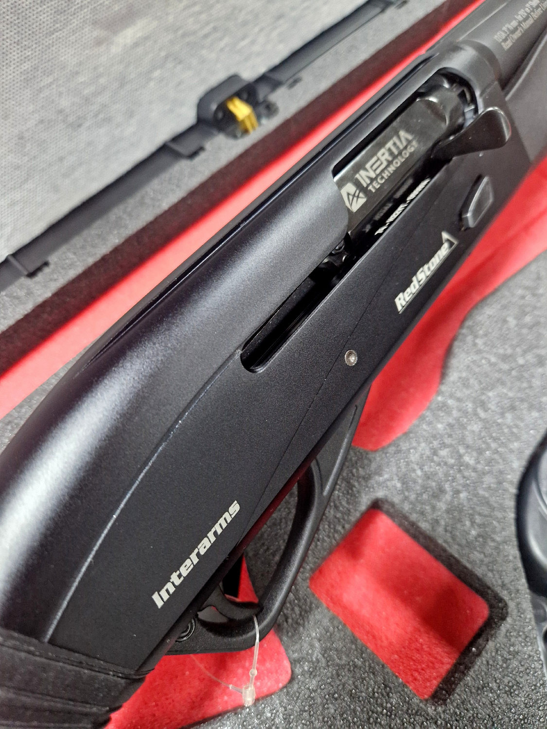 Ружье Aselkon Redstone Black в двух исполнениях: дерево и пластик