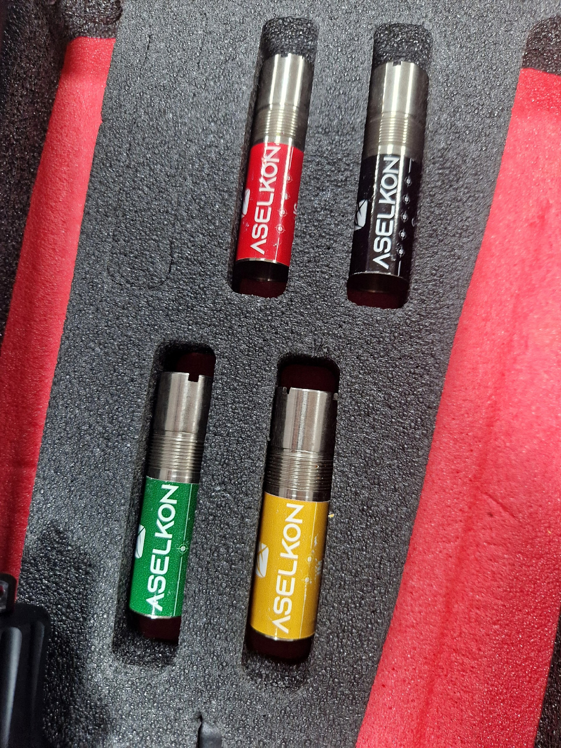 Ружье Aselkon Redstone Black в двух исполнениях: дерево и пластик